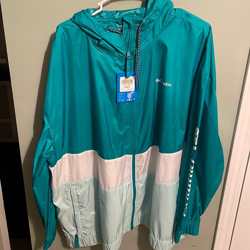 Women’s lightweight windbreaker